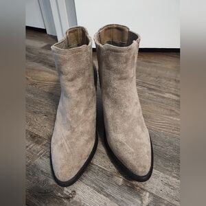 🟢3/$11 Unilady Boots Size 7.5